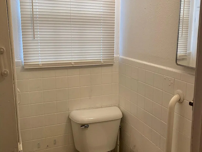 1/2 bathroom