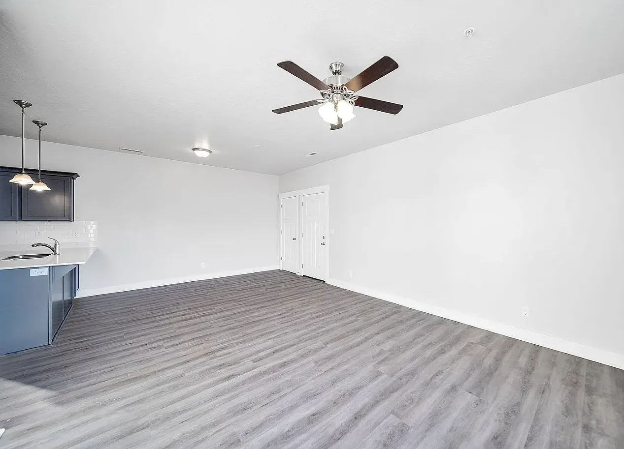 3 bed, 1272 sqft, $1,900 — Photo 3