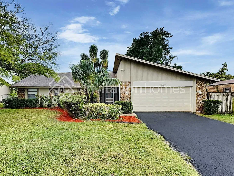 37 W Rubber Tree Dr