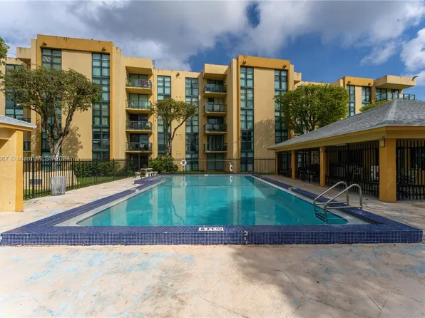 11800 SW 18th St APT 431, Miami, FL 33175