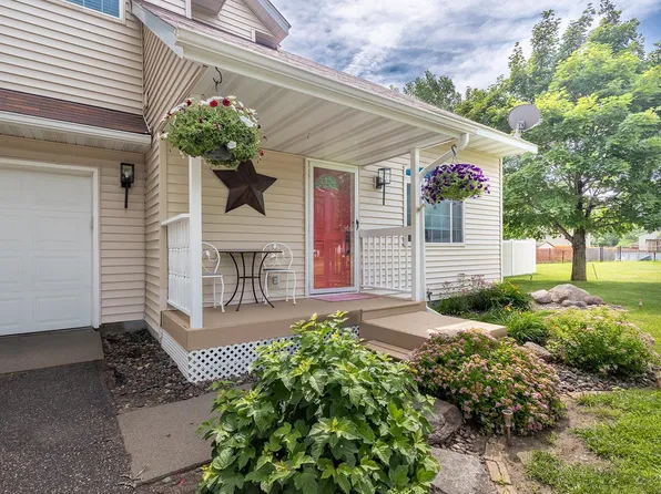 9240 Swallow Cir, Monticello, MN 55362