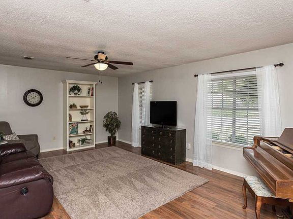 2nd image of 4495 Treeline Dr