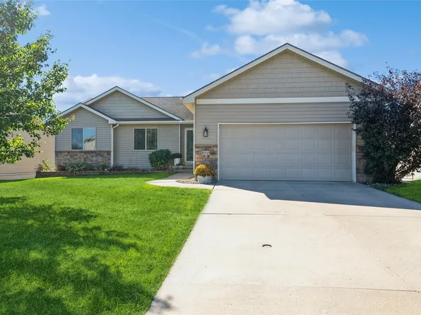 800 Sunridge Dr, Carlisle, IA 50047