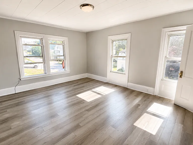 210 Center St — Photo 5