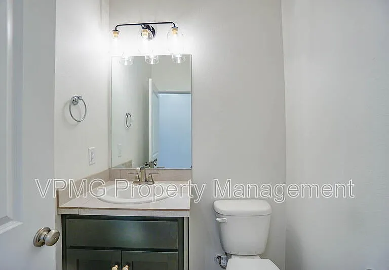 935 SE 36th St — Photo 8