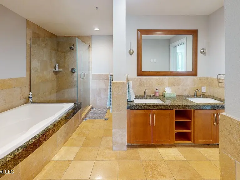 2060 Beach Blvd #103 — Photo 18