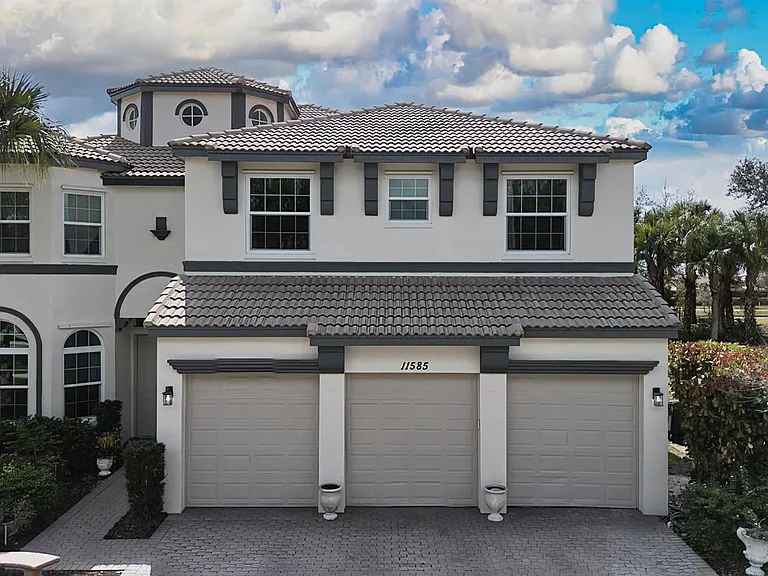 11585 SW Fieldstone Way — Photo 1