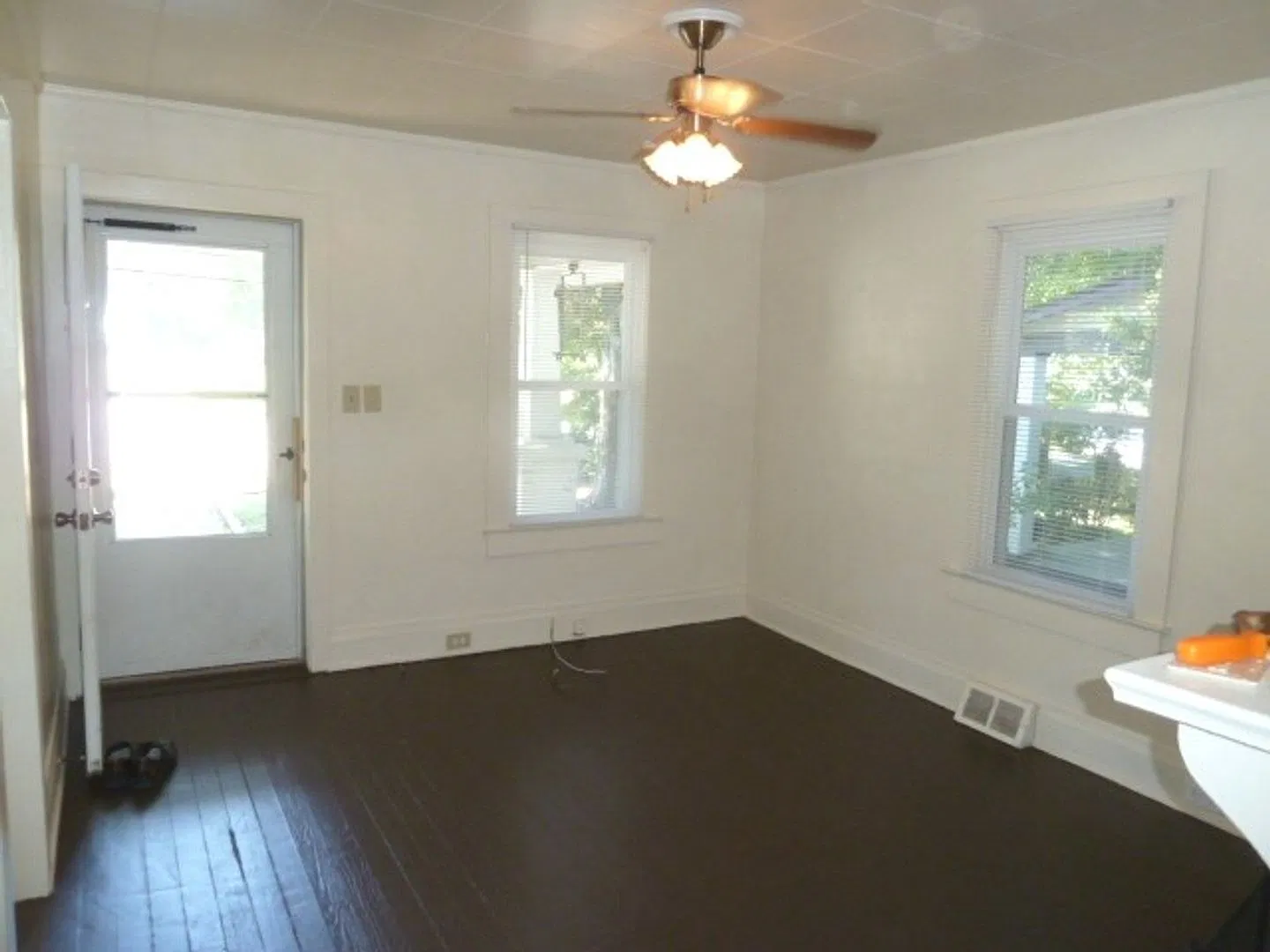 Incredible location on Cameron Ave. 2 BR + 2 bonus rooms + parking, just blocks to UNC or Frankli... — Photo 4