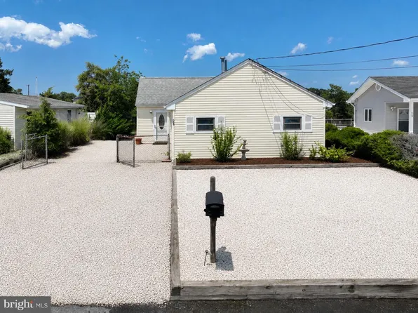 28 Lake Saint Clair Dr, Tuckerton, NJ 08087
