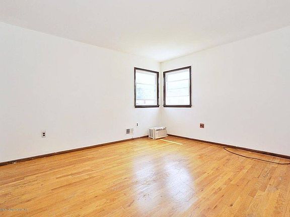 2nd image of 208 Kirshon Ave Floor 1