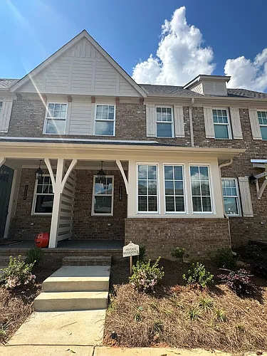 1108 Windsor Sq Photo 1