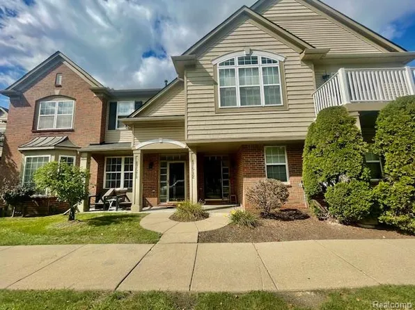 47520 Pembroke Dr, Canton, MI 48188