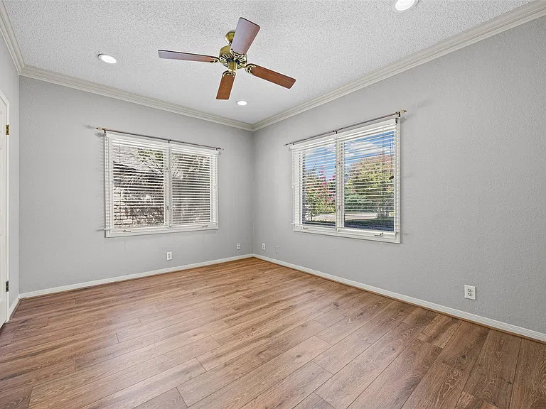 114 Paragon Ct — Photo 5