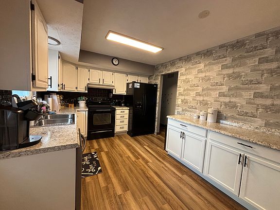 4th image of 429 Mayfair Dr