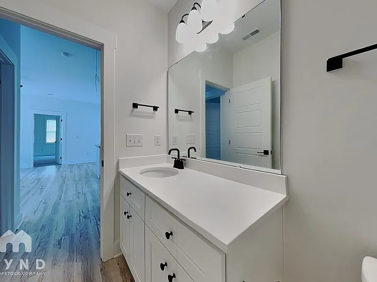 420 E Cedar Ave — Photo 15