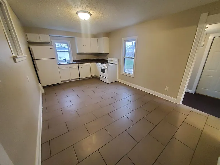 240 E Dunham Ave — Photo 11