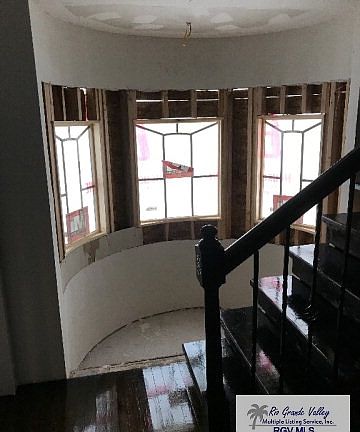 5th image of 1165 N Dowling St