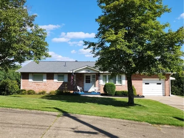 104 Orchard Dr, Nitro, WV 25143