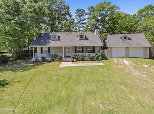 102 Surrey Cir, Carriere, MS 39426