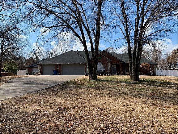 3rd image of 1623 Timberlake Dr