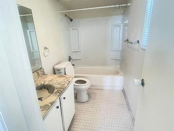 3rd image of 470 Executive Center Dr APT 4H