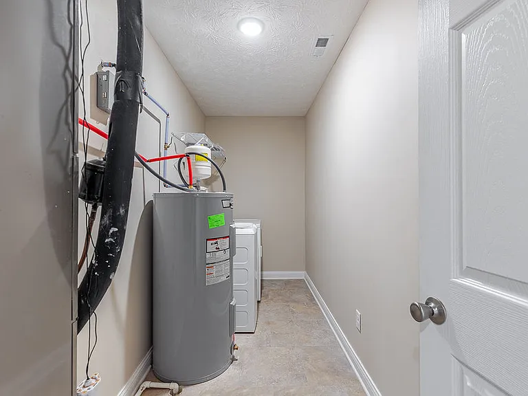 305 Breckinridge Cir — Photo 43