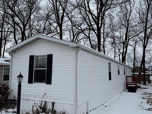 3rd image of 122 Dawn St