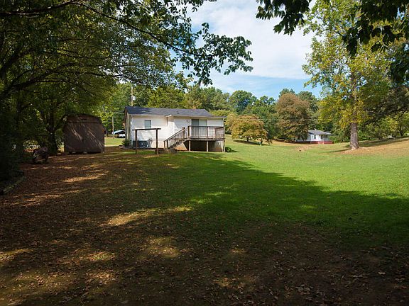 3rd image of 608 Hickory Dr