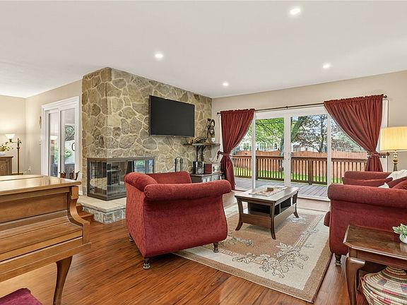 4th image of 555 Bonnie Brae Ave