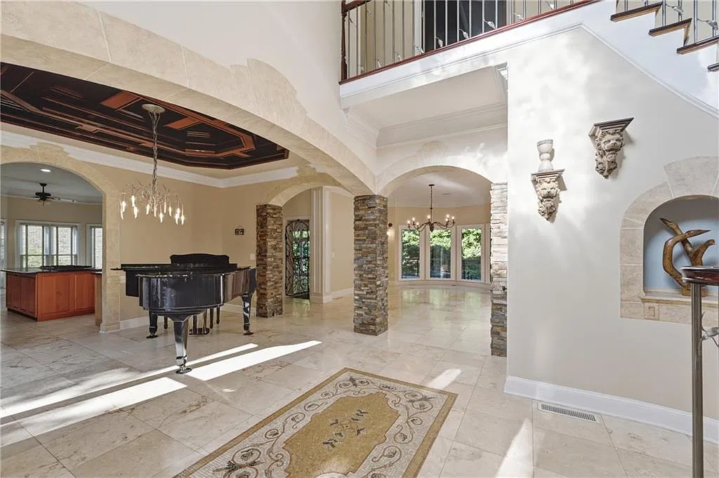 6 bed, 6718 sqft, $5,500 — Photo 4