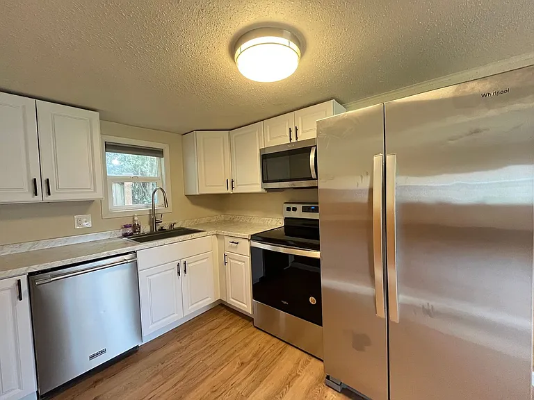 13625 SE Rhine St — Photo 3