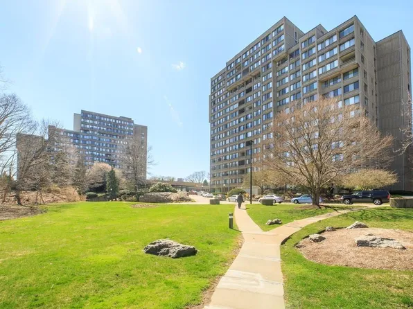 250 Hammond Pond Pkwy APT 313N, Newton, MA 02467