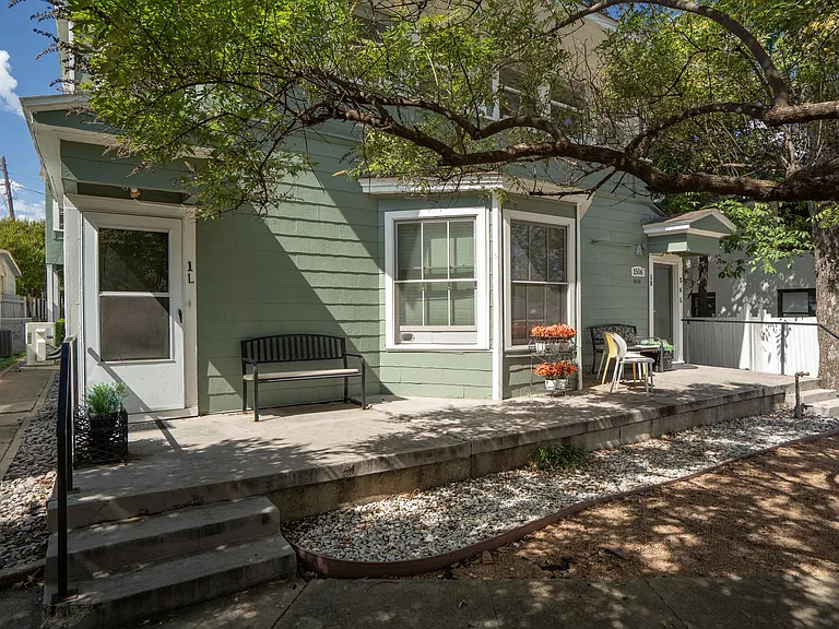 1506 Hurley — Photo 4