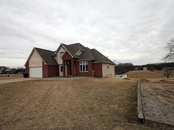 3rd image of 1026 Deer Valley Dr