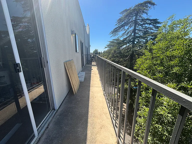 11925 Riverside Dr #44 — Photo 9