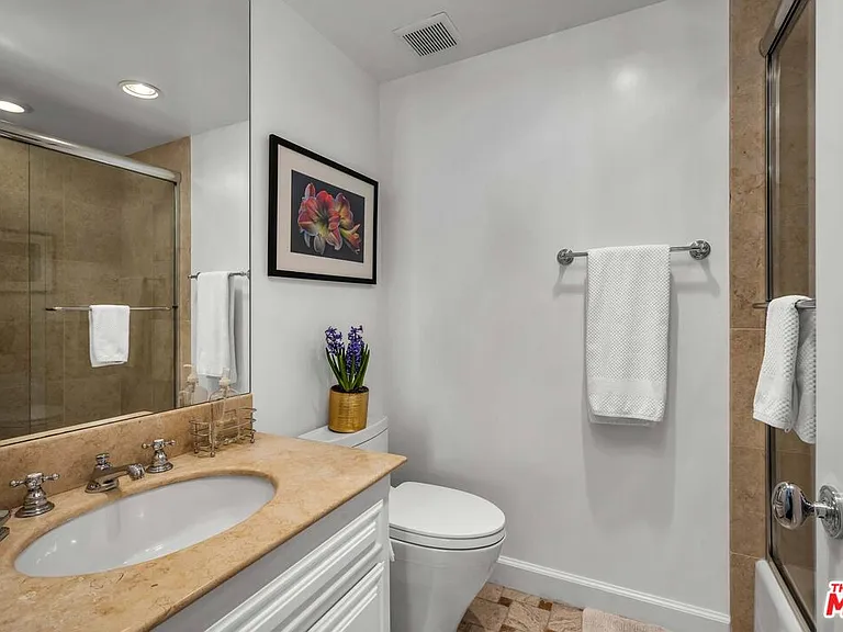 11745 Montana Ave #301 — Photo 16