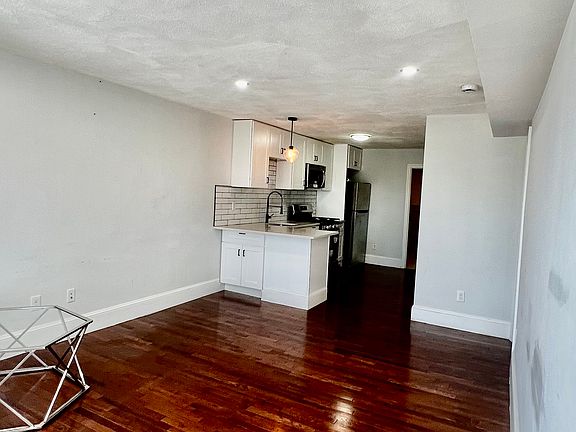 2nd image of 397 Chelsea St #2