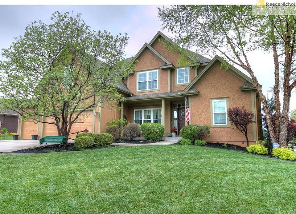 Amber Lakes 5 bedroom 1.5 story home