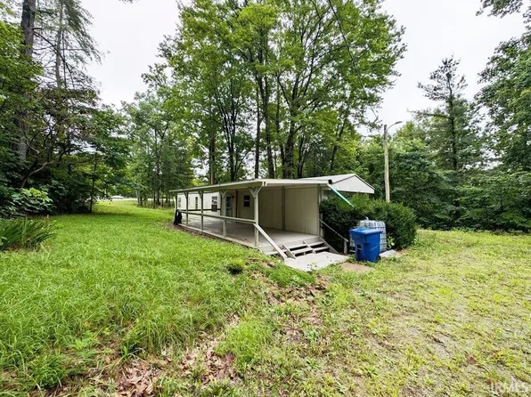 1181 N Lawrence Hollow Dr, Bloomfield, IN 47424