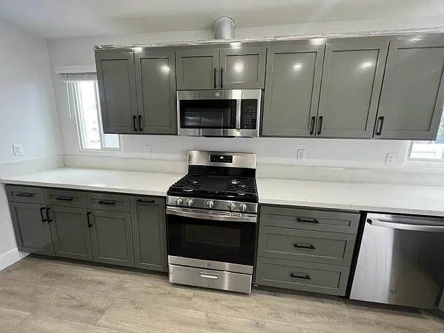 Gas stove and builtin microwave. Extensive countertops