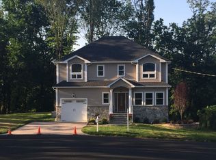 54 White Birch Rd, Morristown, NJ 07960