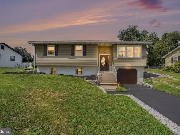 3220 S Scenic Rd, Harrisburg, PA 17109