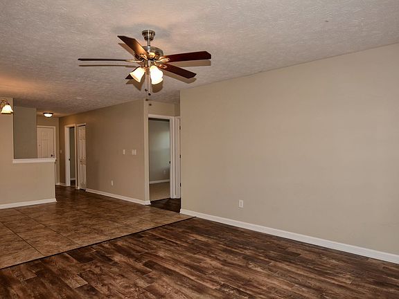 4th image of 2276 Rosswood Blvd