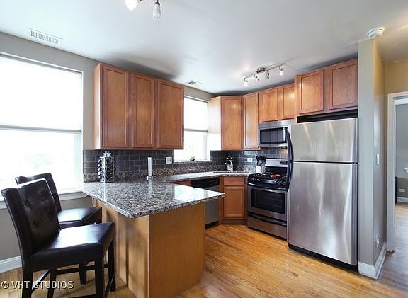 3rd image of 2501 W Touhy Ave APT 403
