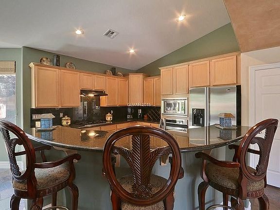 3rd image of 5551 Facinas Ave