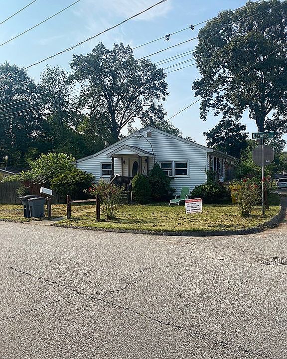 2nd image of 301 Oakwood Rd