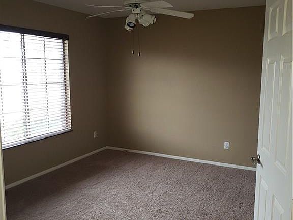 3rd image of 9792 Pioneer Ave