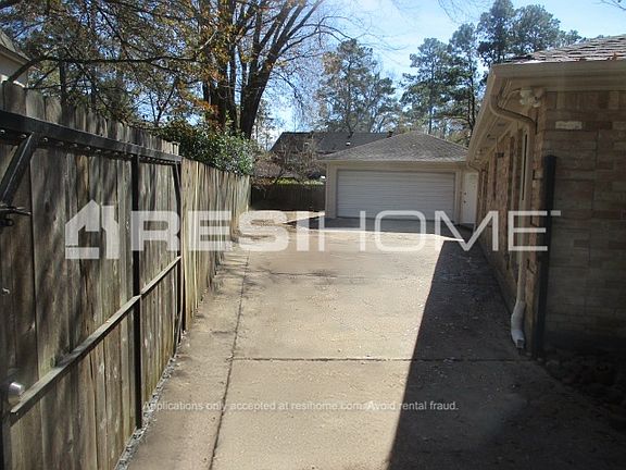 2nd image of 2054 Parkdale Dr
