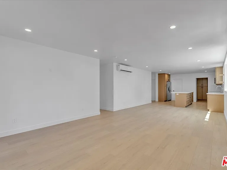 6913 1/2 Encino Ave #UPPER — Photo 12