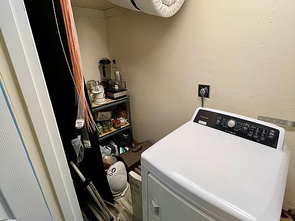 Dryer, closet